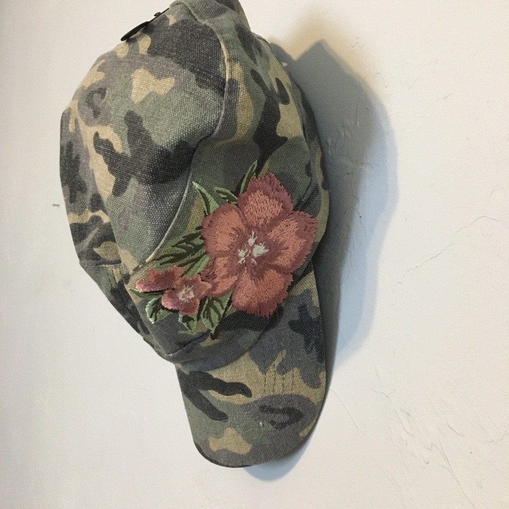Camo hat with Flowers